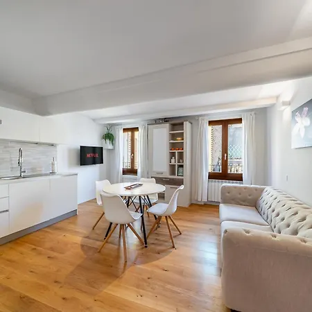 Apartment Laura - Residenze Estensi