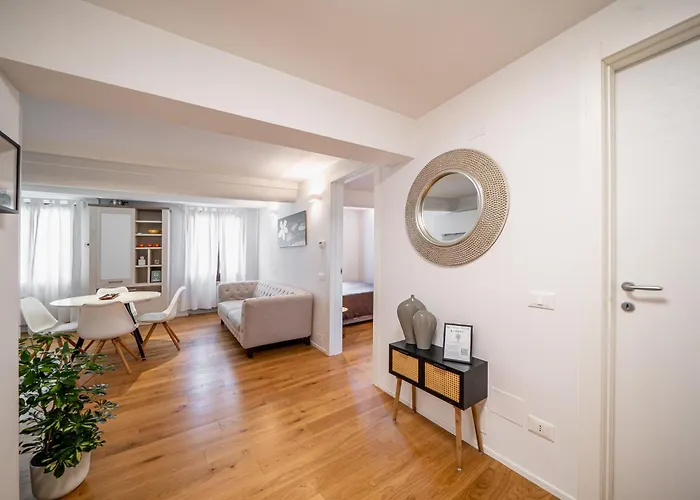 Laura - Residenze Estensi * Modena